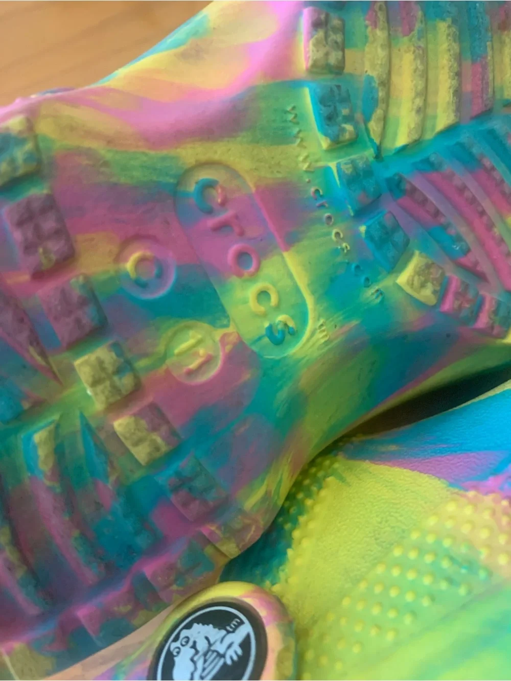CROCS colorful tie